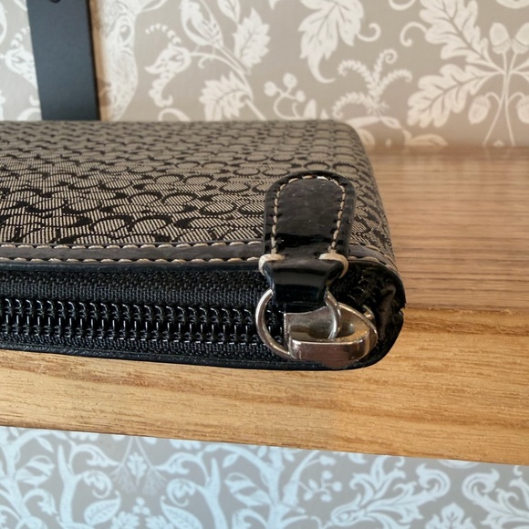 Coach Y2K Mini Signature C Tech Case Sleeve NWOT 10 1/2” L x 8 1/2” T x 1/2” D - Picture 4 of 11